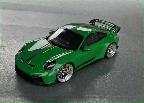 1:18 Porsche 911 992 GT3 2021 Viper Green ONE 300ST Edition